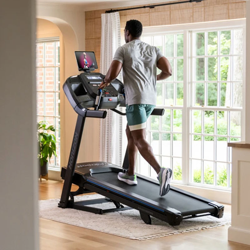Horizon Fitness 7.0AT Folding Treadmill - Free 2-Month JRNY Membership*