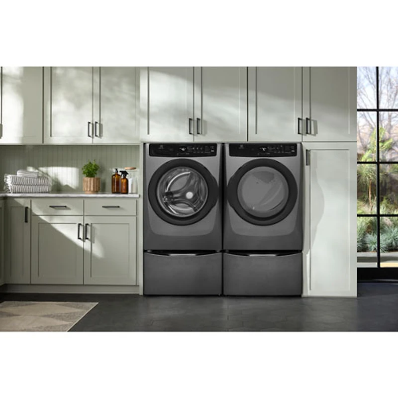 Sécheuse à vapeur électrique de 8 pi³ d'Electrolux (ELFE743CAT) - Titane