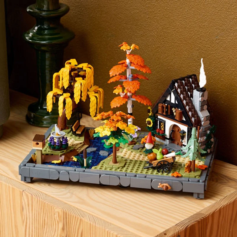 LEGO Icons : Le jardin du chalet d'automne - 1102 pièces (11372)