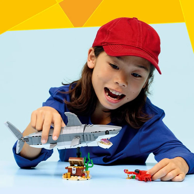 LEGO Creator : trois-en-un Le requin féroce et le coffre au trésor - 379 pièces (31381)