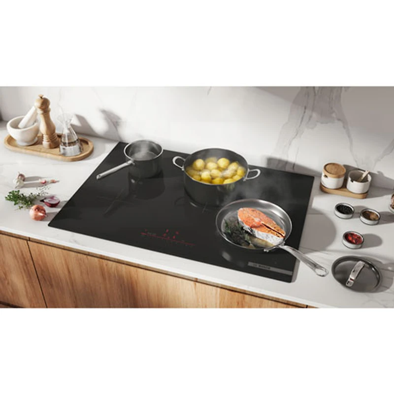 Surface de cuisson à induction de 30 po à 4 éléments de la série 500 de Bosch (NIT5063UC) - Noir