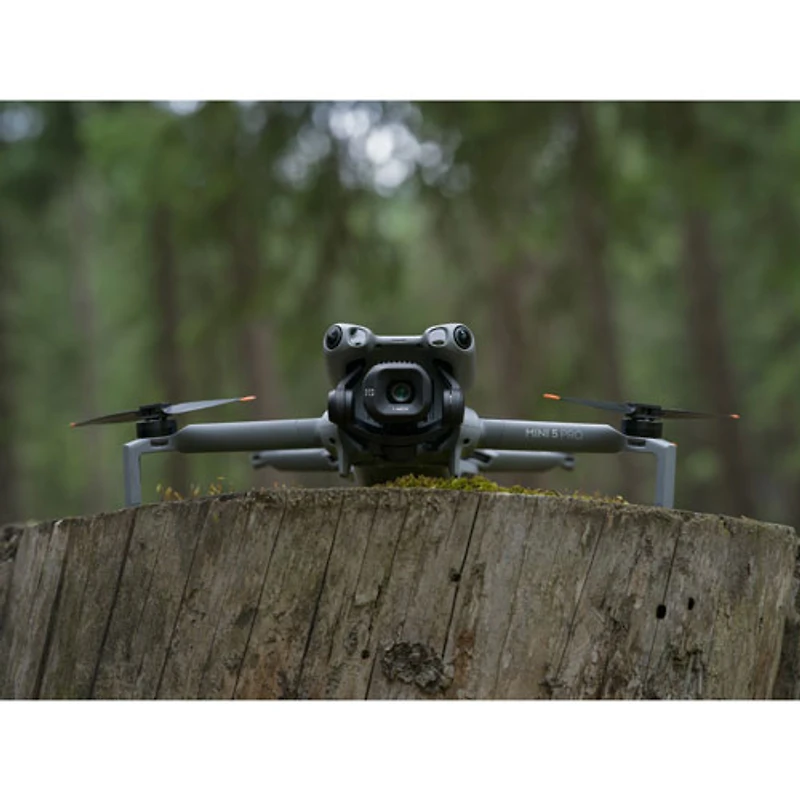 Ensemble Fly More Combo Plus avec quadricoptère Mini 5 Pro de DJI et radiocommande - Gris