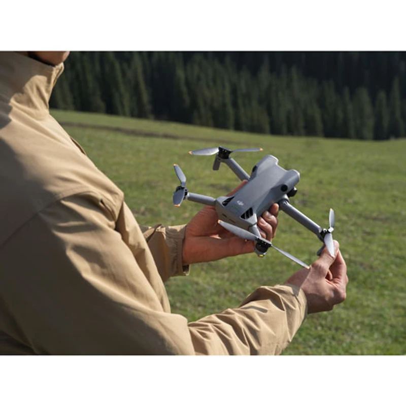 Ensemble Fly More Combo Plus avec quadricoptère Mini 5 Pro de DJI et radiocommande - Gris
