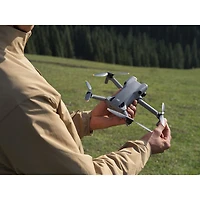 Ensemble Fly More Combo Plus avec quadricoptère Mini 5 Pro de DJI et radiocommande - Gris