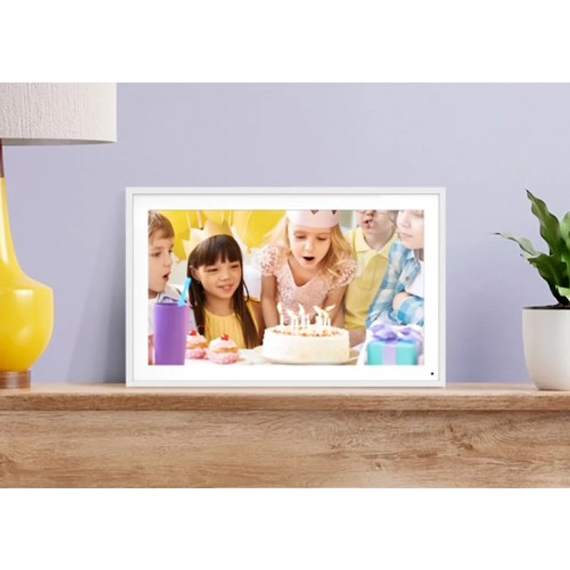 Aluratek 15.6" 32GB Wi-Fi Digital Photo Frame with Touch Screen (AWC15F) - White