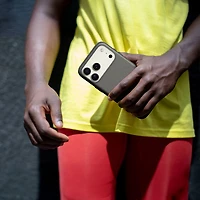 Étui souple ajusté Aire d'Incase Designs avec MagSafe pour iPhone 17 Pro Max - Noir