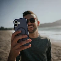 Étui rigide ajusté mince d'Incase Designs avec MagSafe pour iPhone 17 - Bleu foncé cosmique