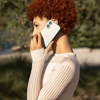 Étui souple ajusté Aire d'Incase Designs avec MagSafe pour iPhone 17 - Transparent