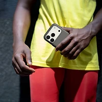 Étui souple ajusté Aire d'Incase Designs avec MagSafe pour iPhone 17 Pro - Noir