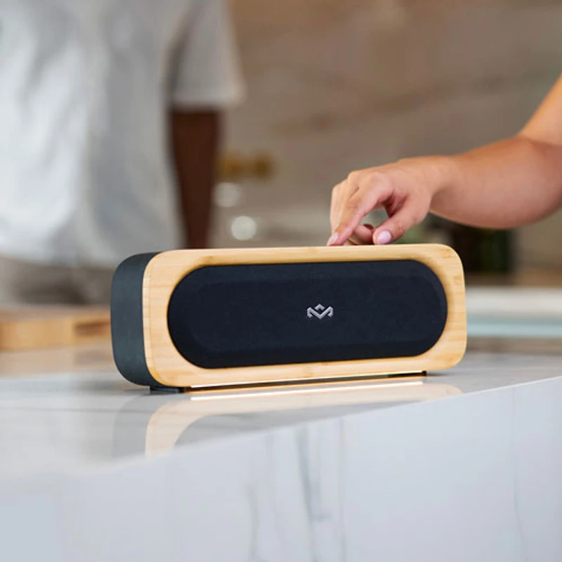 Haut-parleur sans fil Bluetooth résistant aux éclaboussures Get Together Go de House of Marley - Noir