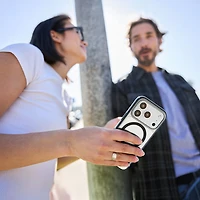 Étui rigide ajusté avec MagSafe d'Incase Designs pour iPhone 17 Pro - Noir translucide