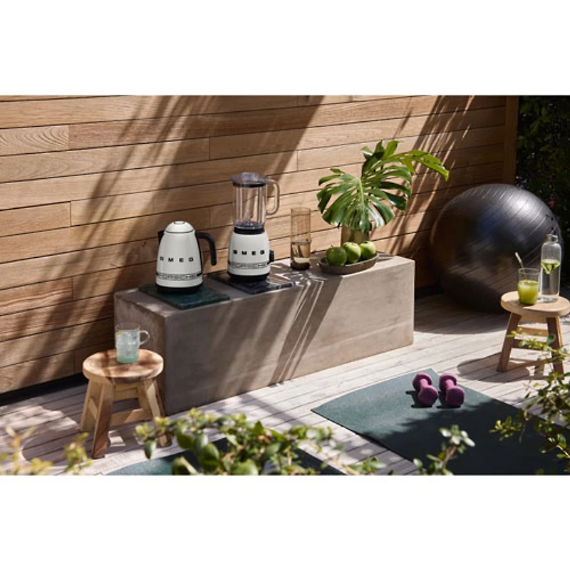 Smeg 50's Style 1.5L 600-Watt Countertop Blender - Carrara White