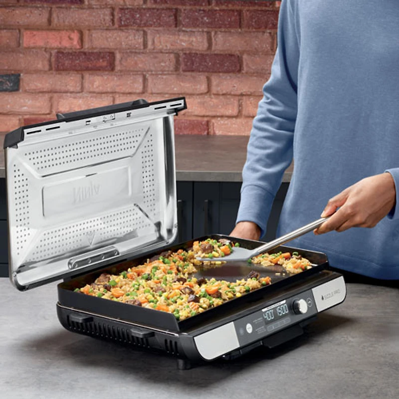 Gril d'intérieur de 20 po Sizzle Pro XL de Ninja - Noir/Acier inoxydable