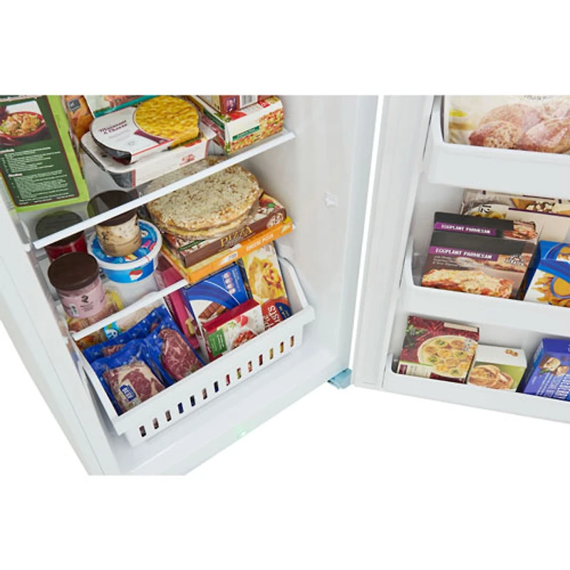 Congélateur vertical sans givre de 13 pi³ de Frigidaire (FFUE1326AW) - Blanc