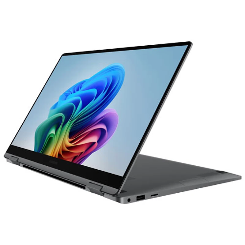 Portable à écran tactile 15,6 po Galaxy Book5 360 de Samsung - Gris (Core Ultra 5 226V d'Intel/RAM 16 Go/SSD 512 Go/Windows 11 Famille)
