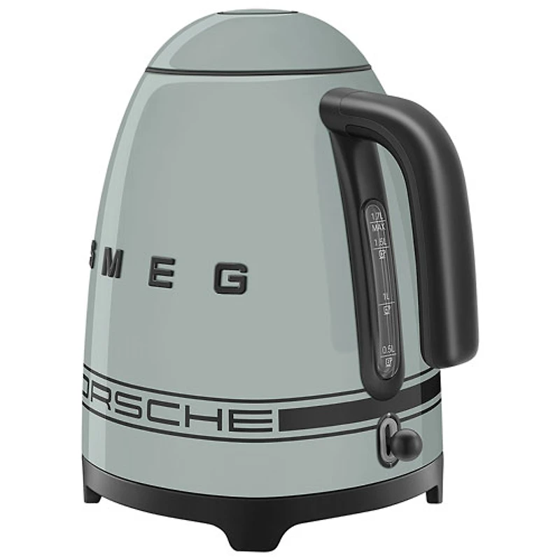 Bouilloire électrique Années 50 de Smeg x Porsche - 1,7 l - Gris vert - Partenaire de détail exclusif