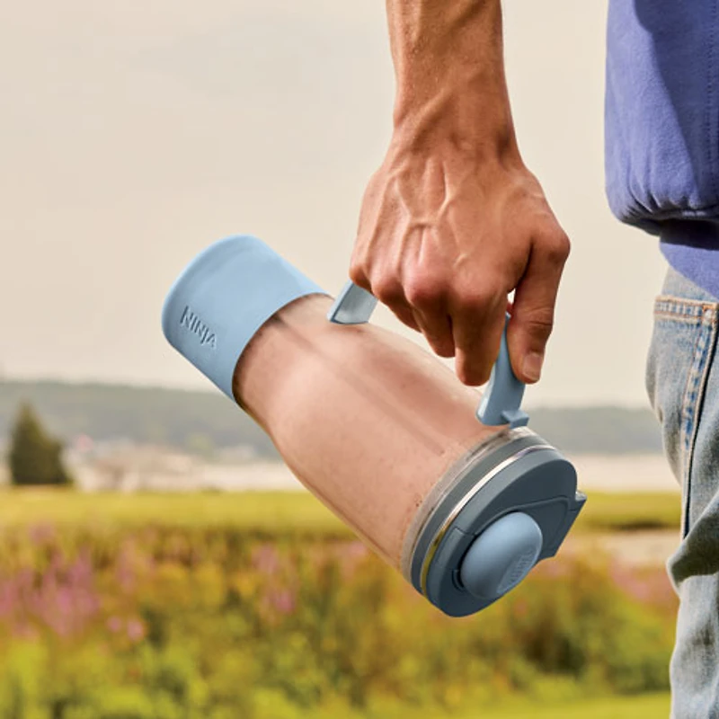 Mélangeur portatif avec tasse de voyage 1200 W 769 ml/26 oz BlendBOSS de Ninja - Cyberespace