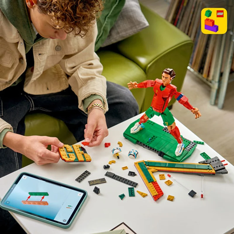 LEGO Editions : Cristiano Ronaldo - La légende du soccer - 854 pièces (43016)