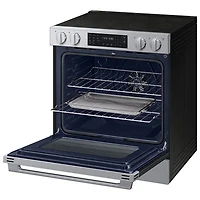 Cuisinière électrique encastrable à surface lisse avec convection véritable 6,3 pi³ 30 po BESPOKE de Samsung (NSE70H63SRAC) - Acier inoxydable