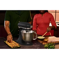 Batteur sur socle à tête inclinable Artisan Plus de KitchenAid - 5 pte - 350 W - Noir mat