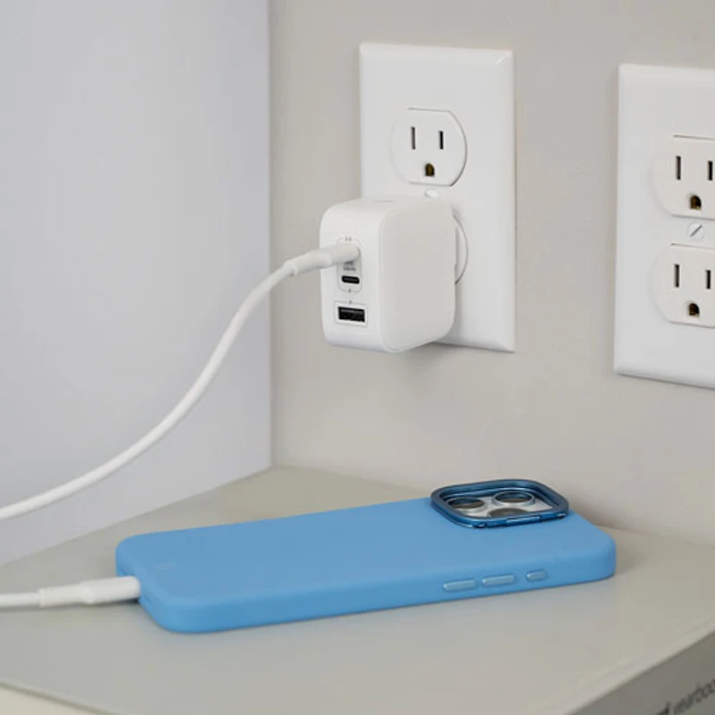 Chargeur mural USB-C/USB-A GaN 65 W PowerPlus de LOGiiX (LGX-13702) - Blanc