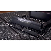 Mémoire DDR5 16 Go (2 x 8 Go) 6000MHz Vengeance de Corsair pour PC (CMK16GX5M2Y6000Z36)