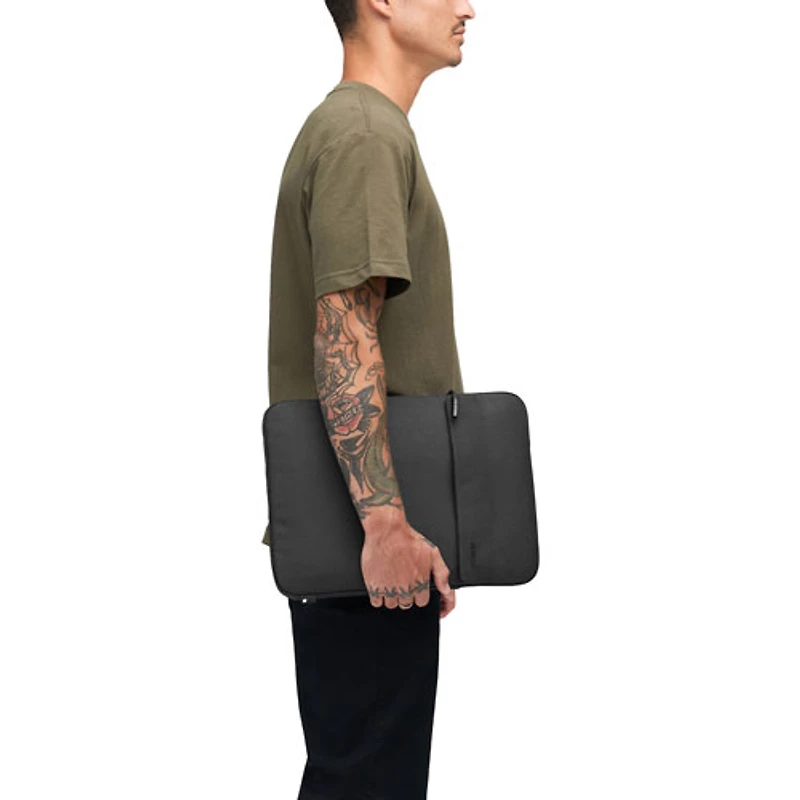 Housse Crosstown d'Incase pour portable de 14 po - Noir