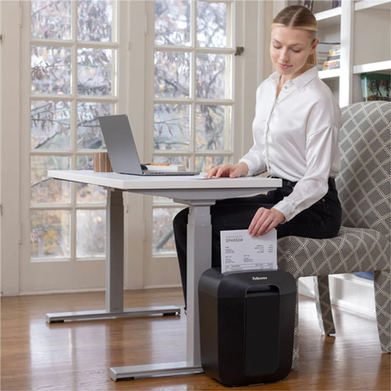 Fellowes PowerShred 9-Sheet Cross-Cut Shredder (LX50)