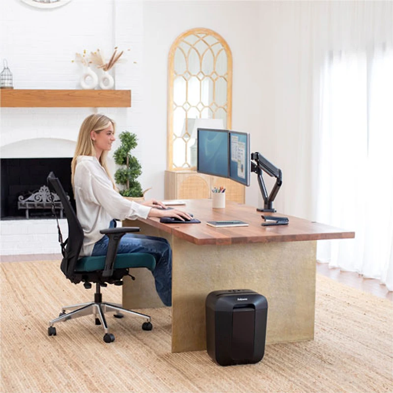 Fellowes PowerShred 9-Sheet Cross-Cut Shredder (LX50)