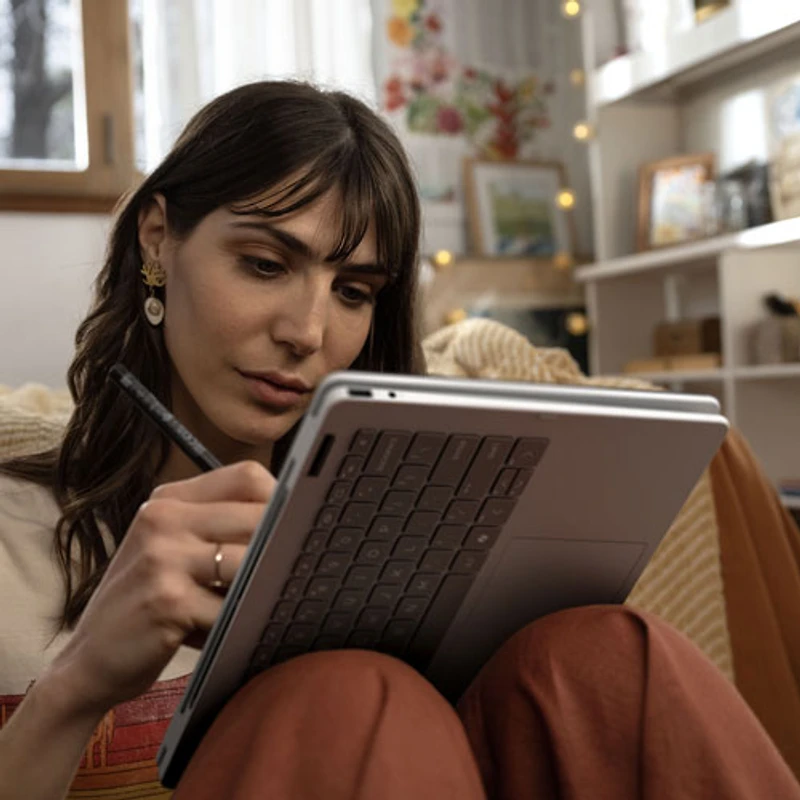Portable 2-en-1 tactile de 14 po OmniBook 5 Flip de HP - Argenté glacier (Core Ultra 5-332 d'Intel/RAM 16 Go/SSD 512 Go, Windows 11 Famille)