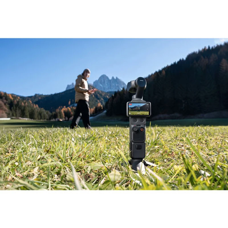 Caméra portative 4K à stabilisation sur 3 axes Osmo Pocket 4 de DJI avec transmetteur DJI Mic 3 et objectif Osmo 3