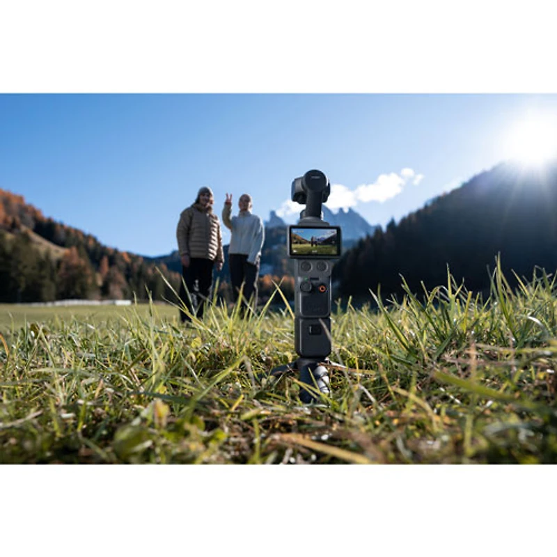Caméra portative 4K à stabilisation sur 3 axes Osmo Pocket 4 de DJI avec transmetteur DJI Mic 3 et objectif Osmo 3