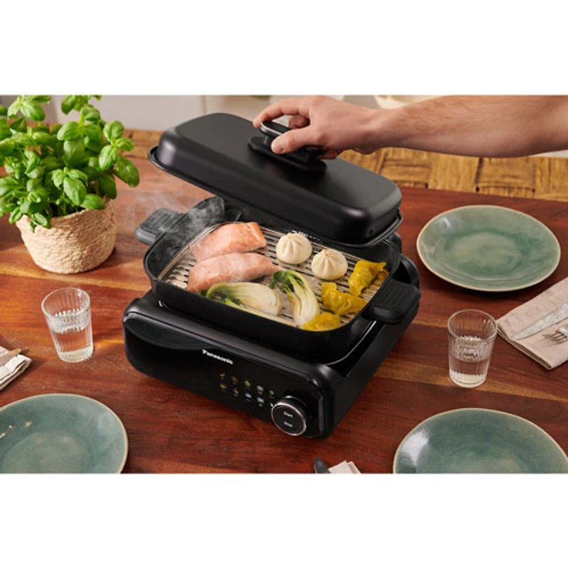 Multicuiseur barbecue et gril 5-en-1 de Panasonic (NFGM500K)