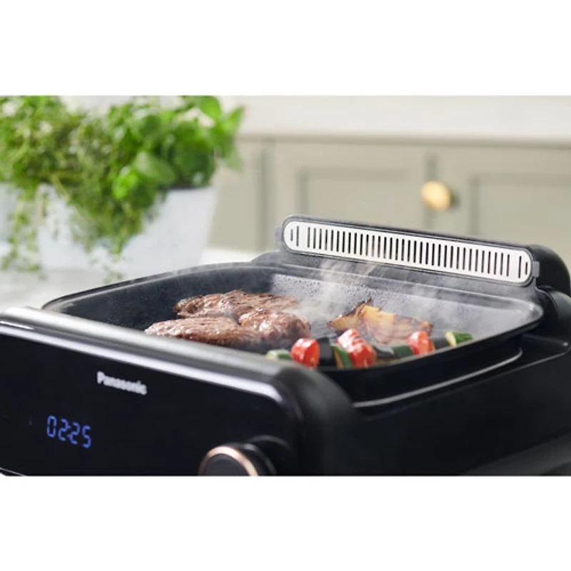Multicuiseur barbecue et gril 5-en-1 de Panasonic (NFGM500K)