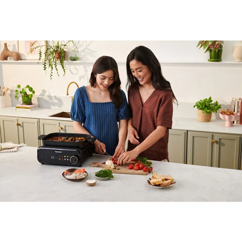 Multicuiseur barbecue et gril 5-en-1 de Panasonic (NFGM500K)