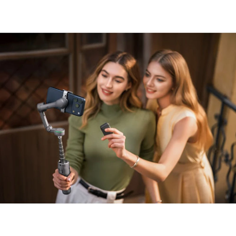Ensemble de création avec stabilisateur à cardan Osmo Mobile 8P de DJI pour téléphone intelligent