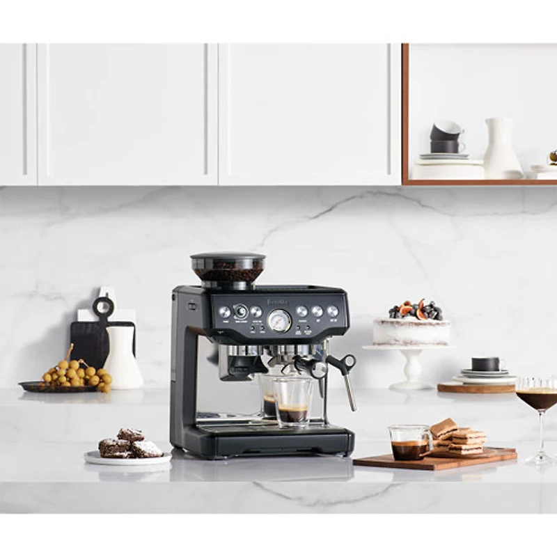 Machine à espresso Barista Express de Breville avec moussoir et moulin à café - Truffe noire