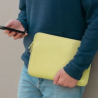 Housse Vibrance Neo de LOGiiX pour MacBook de 13 po avec câble USB-C à USB-C - Agrume