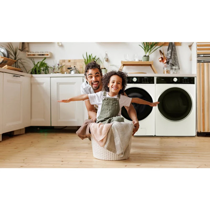 Laveuse à vapeur à chargement frontal haute efficacité 5,2 pi³ de Midea (MLH52N4AWW) - Blanc