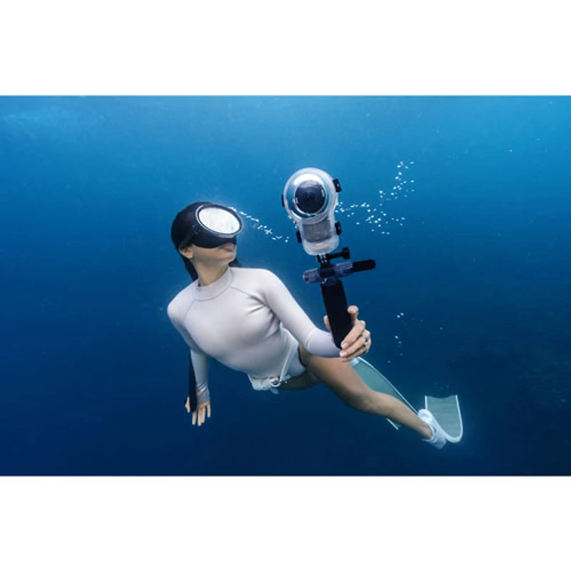 Insta360 X6 Waterproof 8K 360° Sports Camera Essential Bundle - Midnight Black
