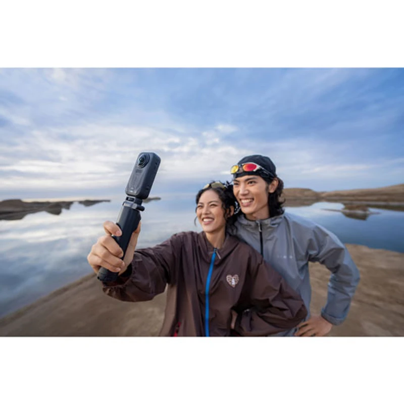 Insta360 X6 Waterproof 8K 360° Sports Camera Essential Bundle - Midnight Black