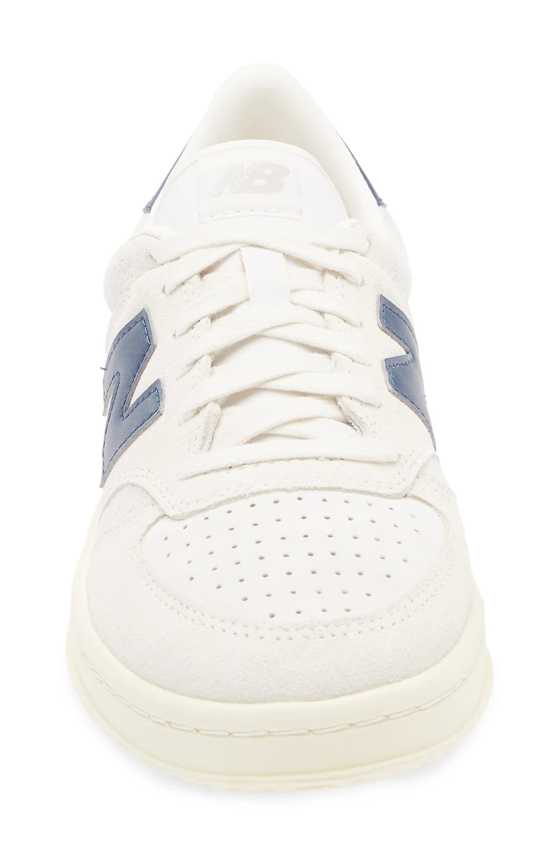T500 Tennis Sneaker
