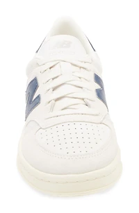 T500 Tennis Sneaker