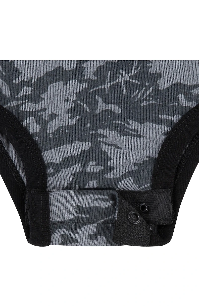 Camo Bodysuit, Beanie & Bib Boxed Set