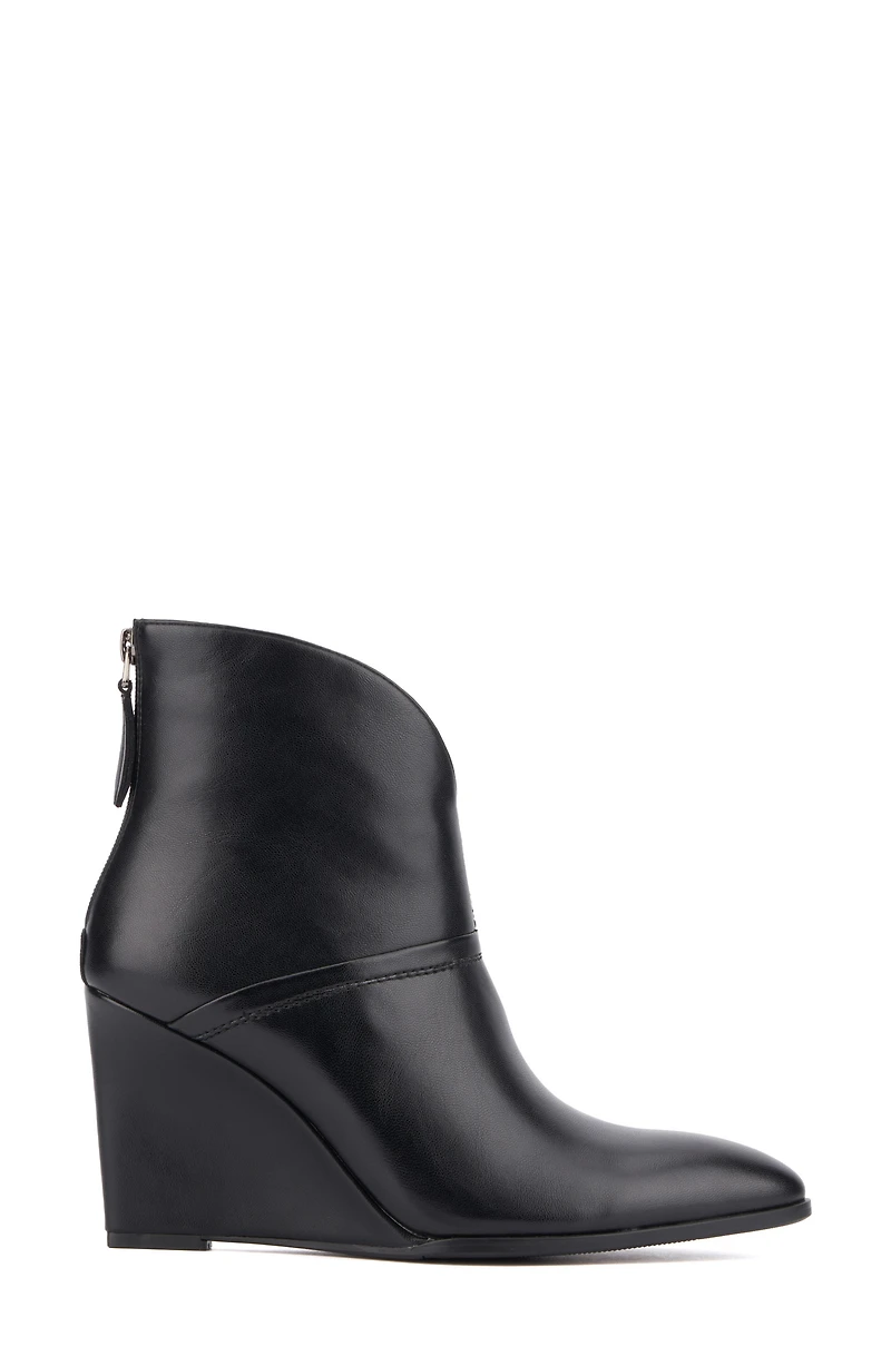 Notched Wedge Boot