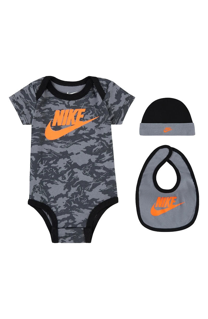 Camo Bodysuit, Beanie & Bib Boxed Set