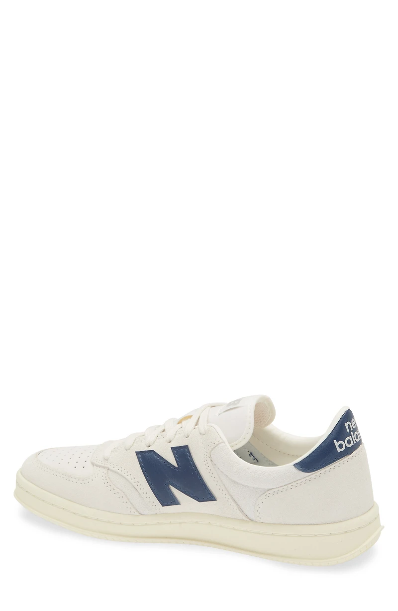 T500 Tennis Sneaker