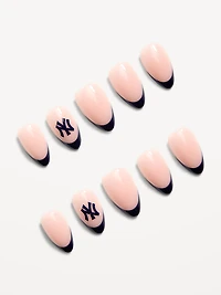 Glamnetic x Fanatics New York Yankees Press-On Nail Kit