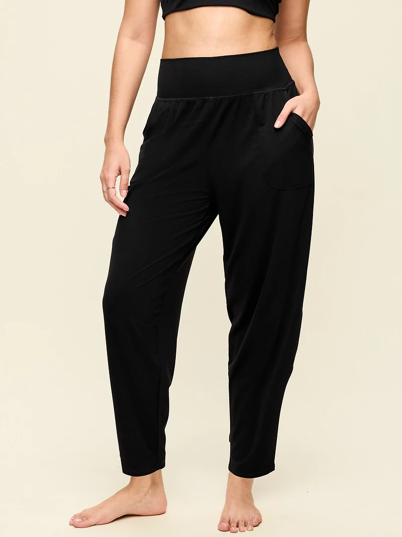 High-Waisted StudioSmooth Jogger