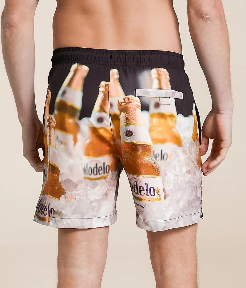 Modelo Stretch Swim Trunks
